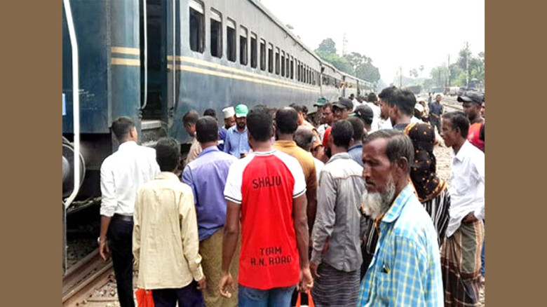 খুলনার সঙ্গে সারাদেশের রেল যোগাযোগ বন্ধ...