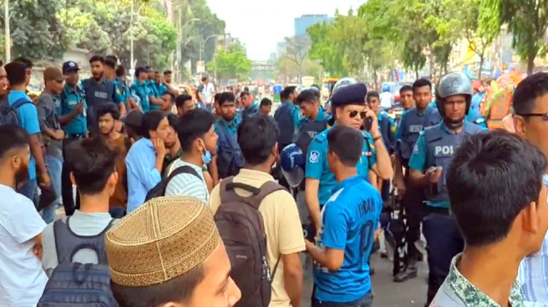 সায়েন্স ল্যাবে ঢাকা কলেজ ও সিটি কলেজ শিক্ষার্থীদের...