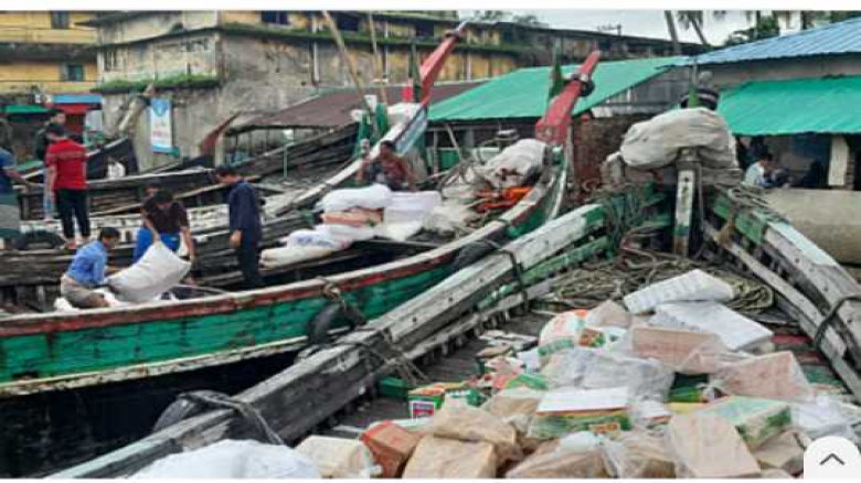 চার দিন পর টেকনাফ-সেন্ট মার্টিন নৌযান চলাচল শুরু।...