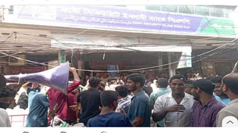 চাকরিচ্যুতদের বিক্ষোভে চট্টগ্রামের পটিয়ায় ২০ ব্যাং...